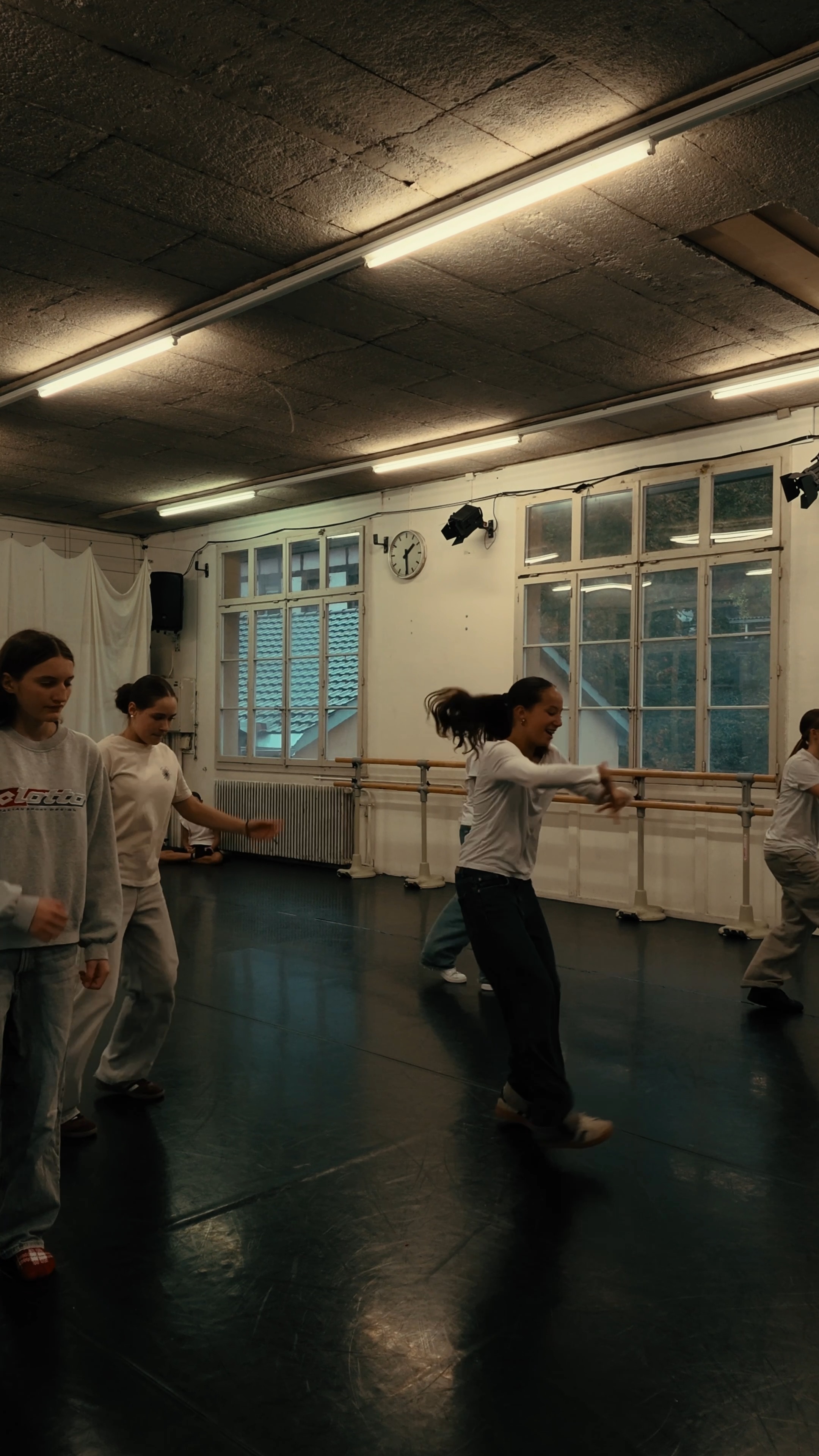 KidzCompany Breaking Waves Bridgerton meets Hip-Hop Barock meets Modern Dance 🔥 music: Bad Guys Avison Concerto grosso 
