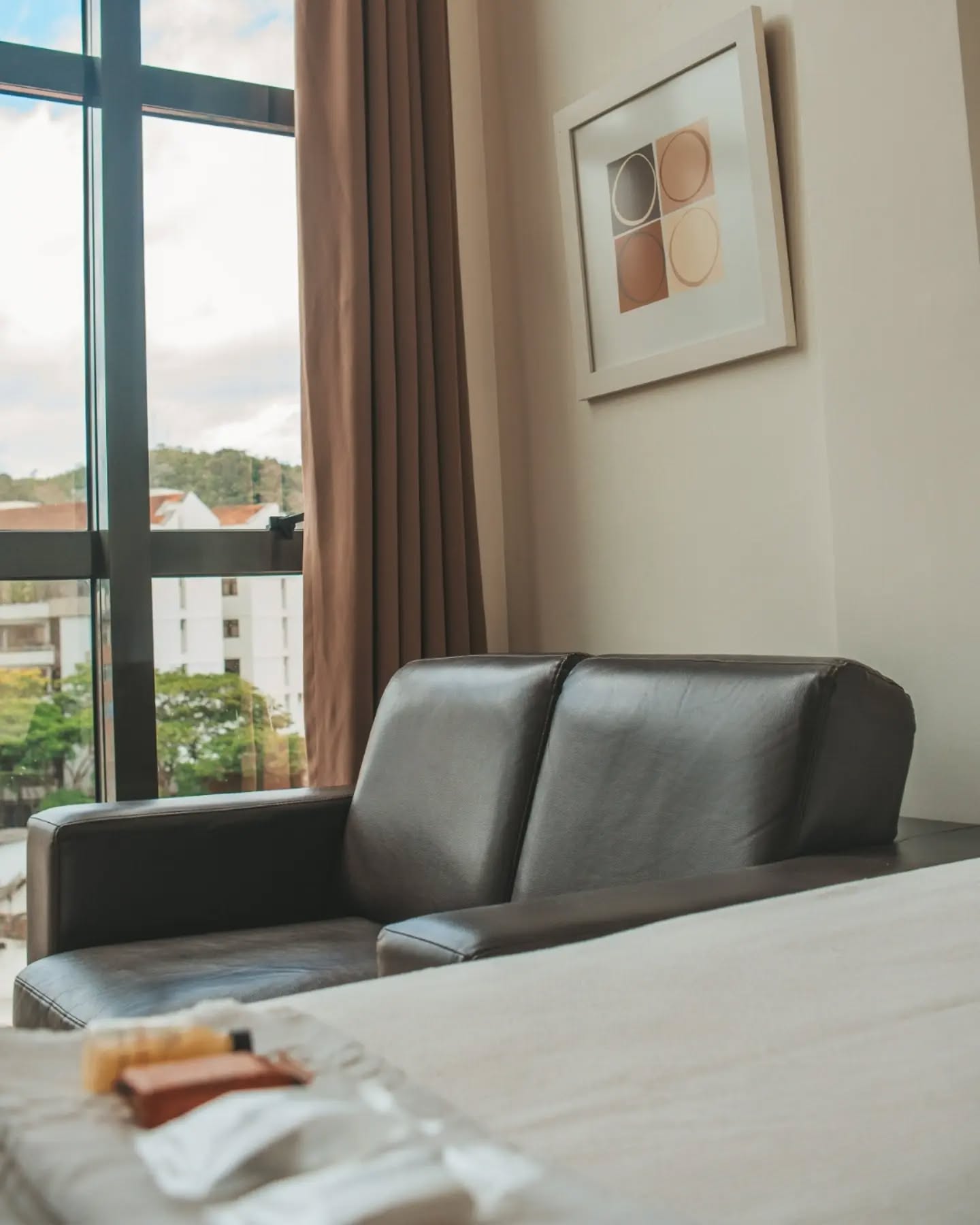 Depois de uma semana cheia, é bom saber que chegou onde precisava.
─
𝐇𝐨𝐭𝐞𝐥 𝐇𝐚𝐛𝐢𝐭𝐚𝐫𝐞
📍 Rua Augusto Cardoso, 71 - Centro
Nova Friburgo – RJ
#hotelhabitare #novafriburgo #serradorj #oefeitofriburgo