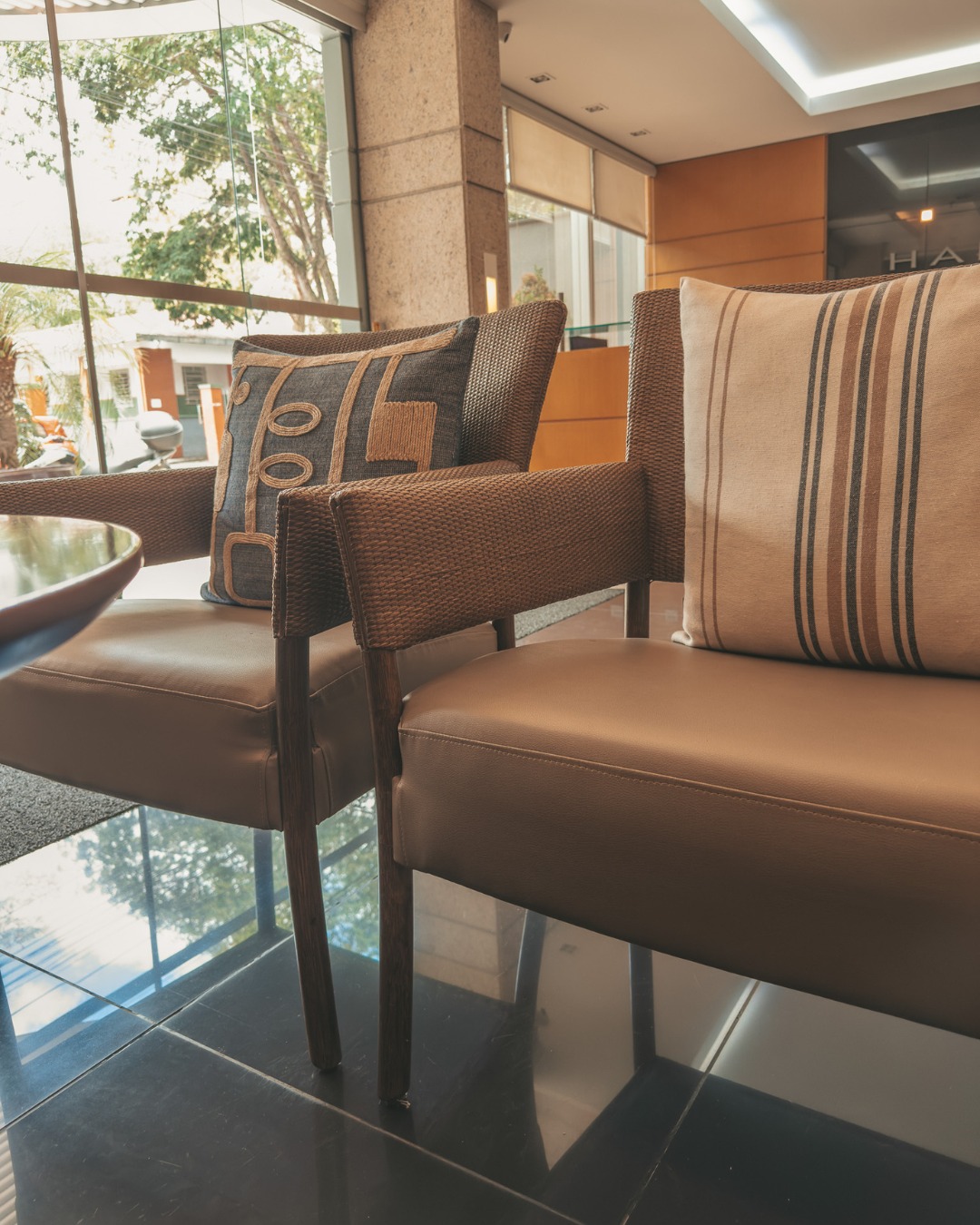 O conforto também está na forma como um lugar faz você se sentir.
Sem excessos. Sem pressa. Apenas a sensação de estar exatamente onde deveria estar.
─
𝐇𝐨𝐭𝐞𝐥 𝐇𝐚𝐛𝐢𝐭𝐚𝐫𝐞
📍 Rua Augusto Cardoso, 71 - Centro
Nova Friburgo – RJ
#hotelhabitare #novafriburgo #serradorj #oefeitofriburgo #hotelemfriburgo