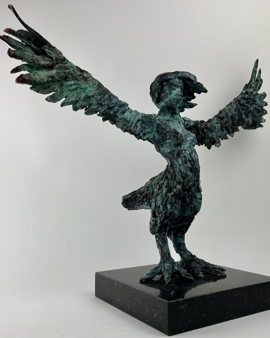 Helle Rask Crawford arbejder figurativt i bronze. Hendes fokus ligger på dynamiske portrætter af mennesker og dyr og på magisk realisme. Hun er elev af Keld Moseholm og Tove Elmquist. Inspiration kommer ofte fra litteratur, historie, mytologi og politik eller bare øjeblikkets skønhed.

Crawford er præmieret på det skotske kunstakademi og har udstillet i bl.a. Australien, USA, Holland og Irland.

Crawford er formand for Dansk Billedhuggersamfund.

Kunstkritiker Tom Jørgensen skriver: “…Det er barske skulpturer, vi møder. Meget passende for en barsk og grum verden. De står stærkt og monumentalt i Helle Rask Crawfords virke som skulptør supplerende den mere fabulerende og humoristiske side af hendes virke, der er lige så vægtig. For mig er der ingen tvivl. Helle Rask Crawford er én af vores allerbedste, mest fantasifulde og mest vedkommende skulptører i da-gens Danmark”.

Helle Rask Crawford stand B27 THE ART FAIR kunstforalle Lokomotivværkstedet Cph. den 02-04 oktober .