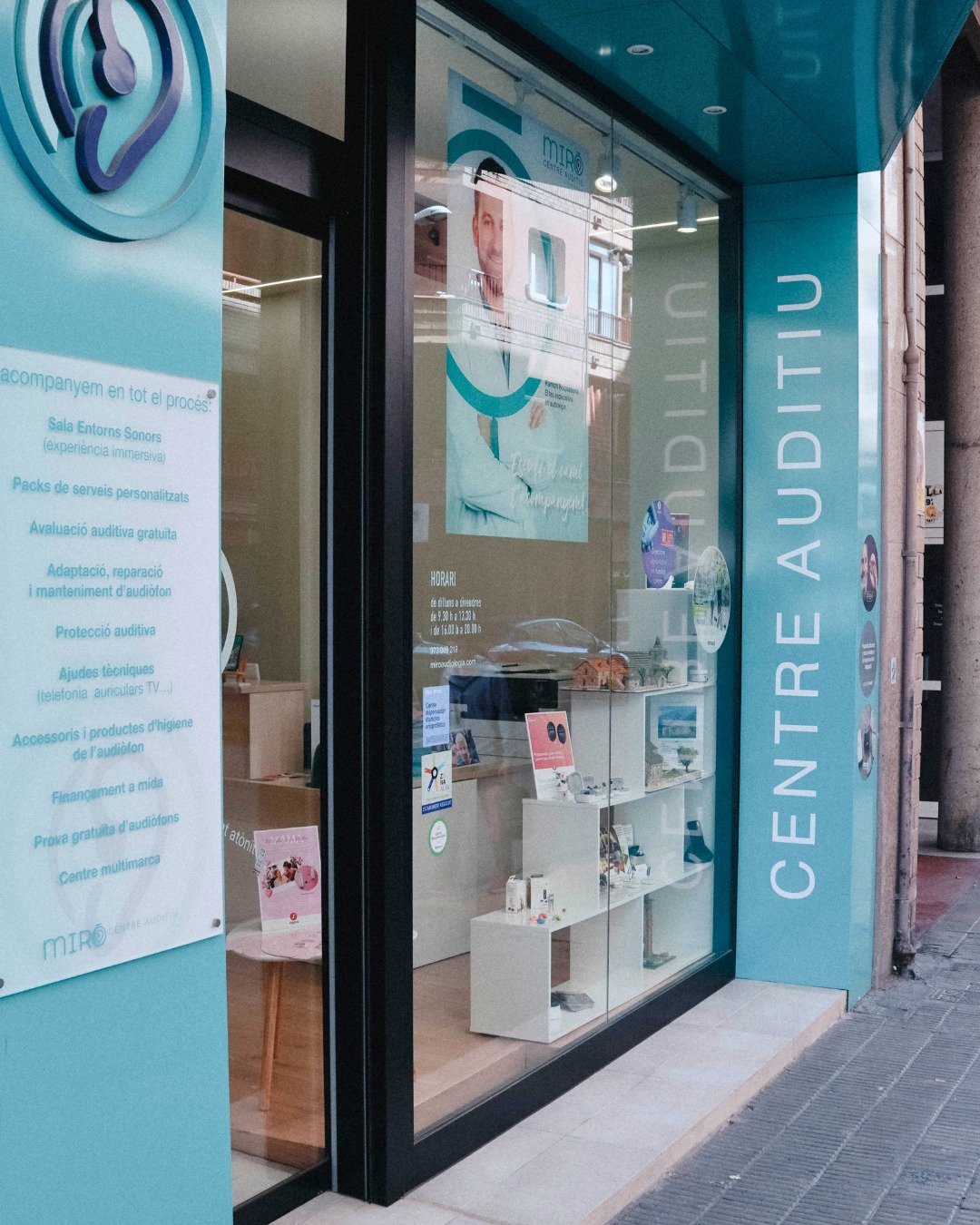 Audiòfons, rehabilitació auditiva, taps a mida, Sala d'Entorns Sonors, finançament sense interessos, atenció domiciliària…

Tot el que necessites per tornar a sentir-hi bé, en un sol lloc. I sempre acompanyat per persones que de veritat es preocupen per tu.

Vine a veure'ns sense cap compromís. 💚

MIRÓ CENTRE AUDITIU
📍 C/Torres de Sanui, 19 25006 Lleida
📞 973 049 219
💻 http://www.miroaudiologia.com