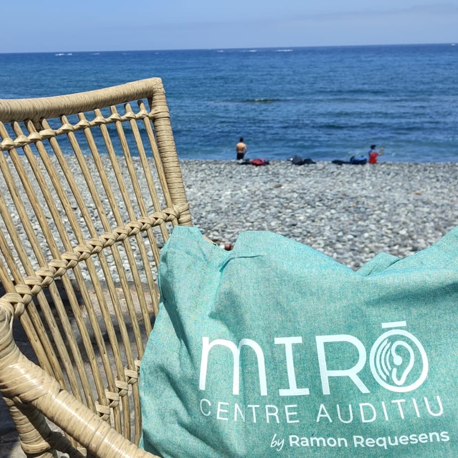 Quan una clienta ens porta de vacances... 🌊 Gràcies per fer-nos un lloc en els teus moments especials. I és que a Miró t'acompanyem sempre, fins i tot a la platja.
