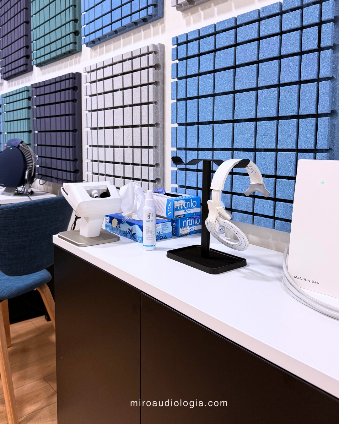 A la nostra Sala d'Entorns Sonors, única a Lleida, no només vius una experiència sonora immersiva. També hi comptem amb un escàner 3D que fa possible una cosa que fa uns anys semblava impensable: escanejar la teva orella amb precisió mil·limètrica, sense cap mètode invasiu. 🎧✨

Amb l'escàner 3D obtenim la forma exacta de la teva orella en pocs segons, de manera còmoda i tranquil·la.

El resultat? Motlles a mida perfectes, pensats exclusivament per a tu, per a més comoditat i el millor ajust possible.

Perquè cada orella té una història diferent, i mereix una solució feta a mida. 💙

📍 C/ Torres de Sanui, 19 – Lleida
📞 973 049 219
💬 WhatsApp: 722 506 366

#MiróCentreAuditiu #Lleida #SalaEntornsSonors #Innovació
