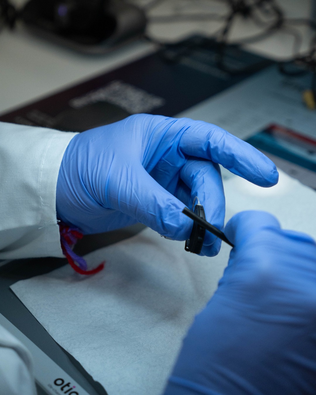 Un bon manteniment és clau perquè els teus audiòfons rendeixin al màxim cada dia.

Amb petits ajustos i revisions periòdiques, assegurem que tot soni clar, còmode i adaptat a tu en cada moment. I si ho desitges, t’acompanyem de manera continuada perquè només t’hagis de preocupar de gaudir de tot el que escoltes.

MIRÓ CENTRE AUDITIU

📍 C/Torres de Sanui, 19 25006 Lleida
📞 973 049 219
💻 http://www.miroaudiologia.com