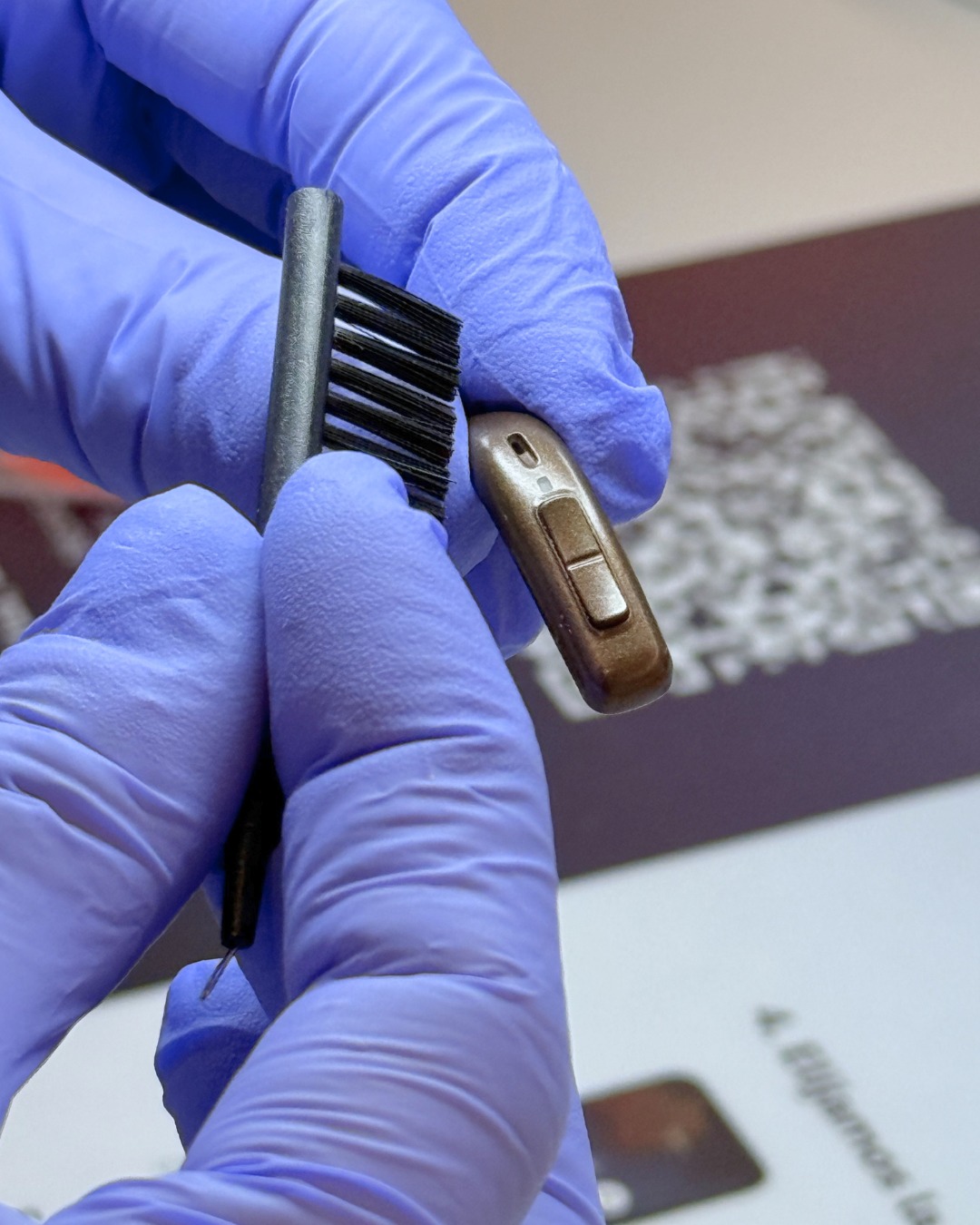Un audiòfon net és un audiòfon que sona millor. ✨
Al servei de manteniment de Miró t'incloem:

→ Desinfecció completa

→ Aspiració de tubs

→ Canvi de filtres

→ Revisió de tots els components

→ Prova de funcionament final
Inclòs en el teu Mètode Miró 360. Perquè l'acompanyament no acaba el dia que surts amb els audiòfons posats.
📩 Escriu-nos i demana hora sense compromís.